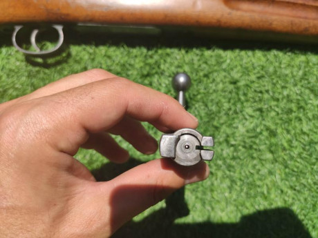 Buenos días.

Muy a mi pesar pongo a la venta mi Carl Gustav del año 1900. El fusil tiene una precisión 42