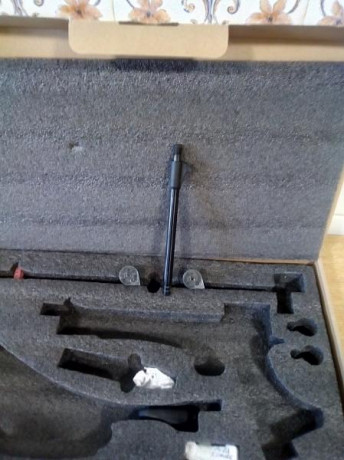 Hola, vendo esta Stinger Ares, cal.5.5, con su caja original, dos cargadores, cañón largo y corto, visorcillo 01