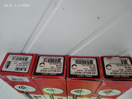 Moldes o turquesa marca lee de bola , para dos bolas
Calibres 440, 454, 457.
VENDIDO Molde de bala troncocónica 02