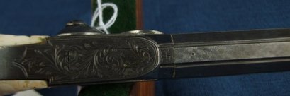 Esta es una pistola monotiro de percusion, calibre aprox .50 con la culata de marfil y fabricada en Belgica. 12