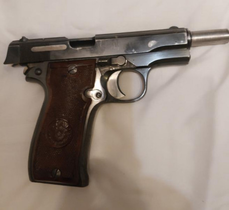 Vendo pistola 9mm corto con sus dos cargadores y en su caja en muy buen estado, se puede ver y probar. 01