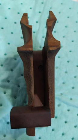 Vendo empuñadura original de la pistola Feinwerkbau AW93, está sin uso, talla M. Yo necesito una talla 10