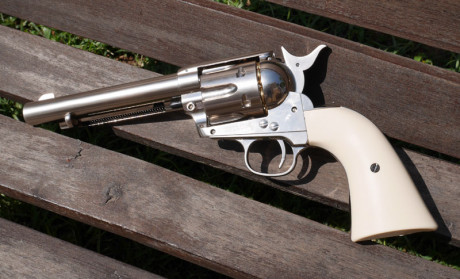 Hola a todos!

Bueno llevo bastante tiempo encaprichado con tener una pistola de balines ( perdigones 30