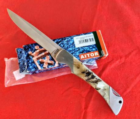 Navaja Aitor modelo Commando, la grande, primeras de Pielcu, con hoja Troquelada, es decir aún con materiales 01