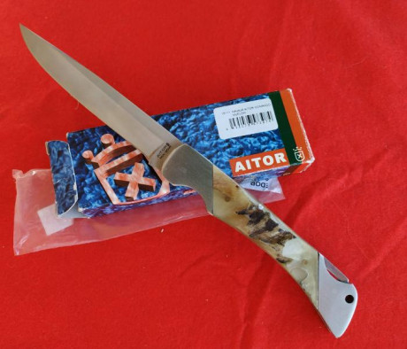Navaja Aitor modelo Commando, la grande, primeras de Pielcu, con hoja Troquelada, es decir aún con materiales 00