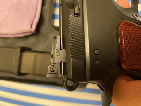 Vendo esta CZ 75 B Omega con 3 cajas de balas disparadas. La compré en diciembre a un compañero del club 02