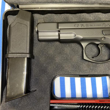 Vendo esta CZ 75 B Omega con 3 cajas de balas disparadas. La compré en diciembre a un compañero del club 12