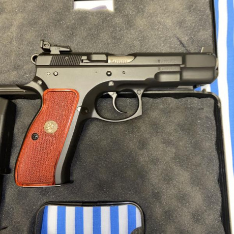Vendo esta CZ 75 B Omega con 3 cajas de balas disparadas. La compré en diciembre a un compañero del club 10