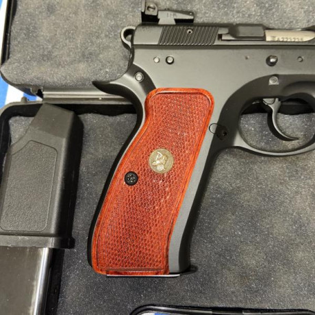 Vendo esta CZ 75 B Omega con 3 cajas de balas disparadas. La compré en diciembre a un compañero del club 21