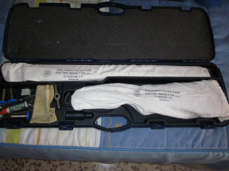:vacaciones^: Hola.
Pongo a la venta, escopeta Beretta 682 GOLD Sporting, 71cm de cañón, tiene maletin 01