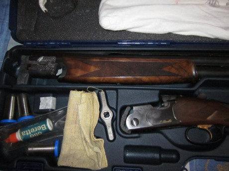 :vacaciones^: Hola.
Pongo a la venta, escopeta Beretta 682 GOLD Sporting, 71cm de cañón, tiene maletin 45