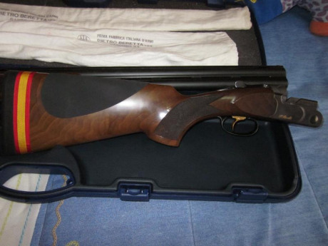 :vacaciones^: Hola.
Pongo a la venta, escopeta Beretta 682 GOLD Sporting, 71cm de cañón, tiene maletin 41