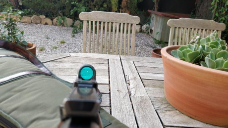 Punto rojo de 6.5 moa para tiros rápidos
SIn bateria, con fibra optica y Tritium 

https://www.trijicon.com/products/details/rx01

Montura 02