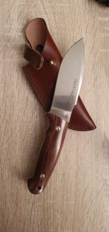 Cuchillo nuevo a estrenar con su caja y embalaje original fabricación en acero n690 y madera de ziricote 00