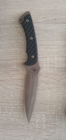 Buenas compis aquí os traigo un pepino de cuchillo fabricado en acero s35vn una de 13 cm y un grosor de 01