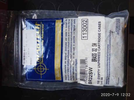 Dos bolsas sin desprecintar, en total 200 vainas calibre 32sw., marca magtech.

Precio 20 euros puestas 00