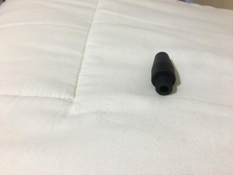 Hola,pongo este adaptador para colocar un moderador es para carabinas de cañón de 11mm está nuevo solo 00