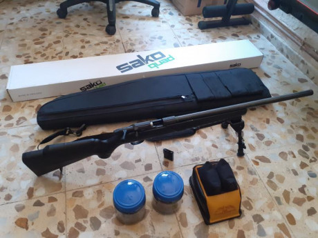Vendo carabina Sako QUAD en perfecto estado, sin apenas uso, con su cargador y caja original. Además incluyo 00