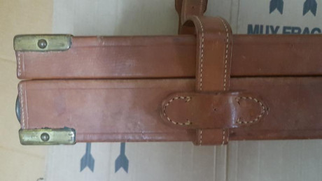 magnifico maletin de cuero para rifle asemiautomatico o monotiro, tambien podria valer para escopeta, 22