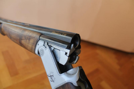 Se vende escopeta Marca Aramberri Calibre 12 superpuesta de 4 estrellas con cañones ventilados. Escopeta 00