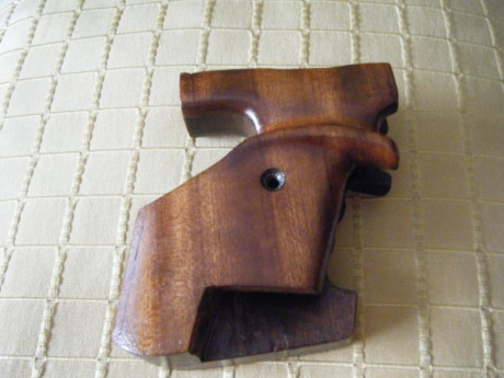 SE VENDEN CACHAS, REALIZADAS POR EL LUTIER CAÑADAS, DE MÁLAGA, PARA PISTOLA  FEINWERKBAU AW-93 SIN USO. 01