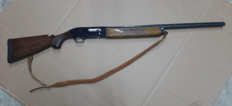 Vendo escopeta semiautomática Beretta A300. Calibre 12. Cañon de 71 cm. Choke de 2 estrellas fijo (sin 02