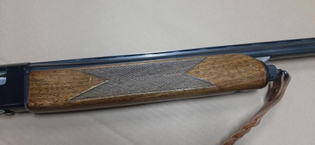 Vendo escopeta semiautomática Beretta A300. Calibre 12. Cañon de 71 cm. Choke de 2 estrellas fijo (sin 31