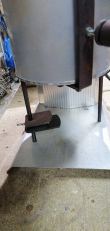 Un compañero de mi club pone a la venta lo siguiente:
Horno Lee Pro 4-20,  ( VENDIDO 
Molde Lee bola .445. 30