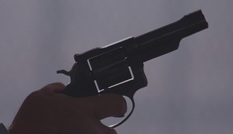 Compañeros,

En vista de las ganas de algunos (Elcafe, Wilcow, Vrakk, etc) por adivinar armas de películas 40
