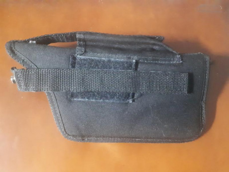 Buenas
Vendo este lote de 3 fundas, se vende en su conjunto.
Una para pistola  SIG P210  de 5 pulgadas, 12