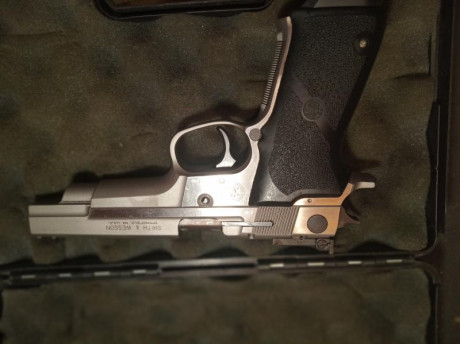 Vendo pistola Smith  Wesson  modelo Target Champion, 9  mm PB, en perfecto estado como nueva sin ninguna 01