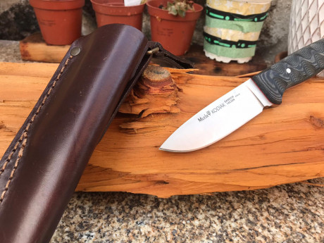 Se vende muela kodiak mango micarta y funda artesana para cualquier duda dejo mi teléfono su precio 50 02