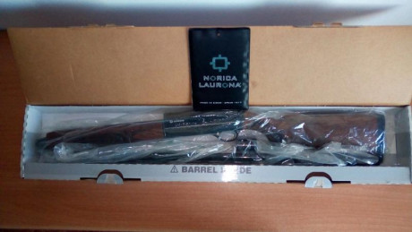 Escopeta semiautomática NORICA LAURONA GARDONE calibre 12.
Fabricada en Eibar (España).
Cañón de 71 cm 01