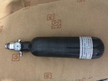 vendo botella de fibra de carbono con regulador de la rti priest es de 350cc y 300 bares.
precio 105€ 01