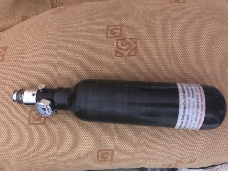 vendo botella de fibra de carbono con regulador de la rti priest es de 350cc y 300 bares.
precio 105€ 00