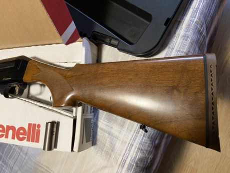 Vendo Benelli Premium nueva del 12. La compré para ponerle un red dot y nunca la estrené. Regalo el carril 11