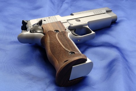 Pues eso que esoy mirando estas cachas y no se si son legales para la modalidad de 9mm.
https://www.rocosystem.com/Masterfor1911competitiongrip/
A 50