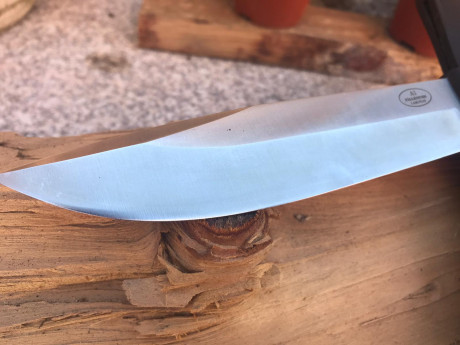 Magnífico cuchillo de la casa sueca fallkniven modelo A1en acero vg10 y funda de cuero su estado es impoluto
Su 01