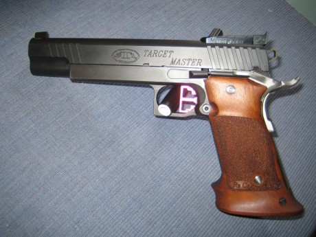 Pues eso que esoy mirando estas cachas y no se si son legales para la modalidad de 9mm.
https://www.rocosystem.com/Masterfor1911competitiongrip/
A 92