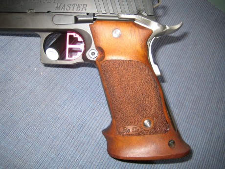 Pues eso que esoy mirando estas cachas y no se si son legales para la modalidad de 9mm.
https://www.rocosystem.com/Masterfor1911competitiongrip/
A 91