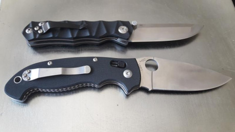 navaja two sun con hoja de 9cm y acero d2  con su caja original. 25€  . Está en Valencia. La navaja no 02