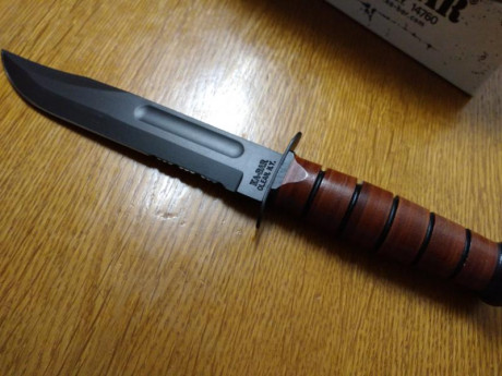 En venta este magnífico  cuchillo :
clásico del USMC , importado de USA, absolutamente nuevo con su caja 20