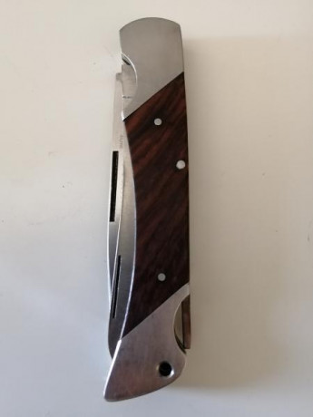 Vendo navaja Aitor Commando con doble hoja, usada pero en buen estado.
Envio a toda la península. 
130€ 02