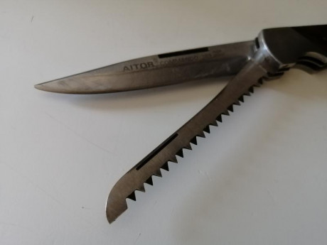 Vendo navaja Aitor Commando con doble hoja, usada pero en buen estado.
Envio a toda la península. 
130€ 01