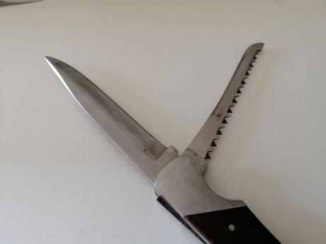 Vendo navaja Aitor Commando con doble hoja, usada pero en buen estado.
Envio a toda la península. 
130€ 00
