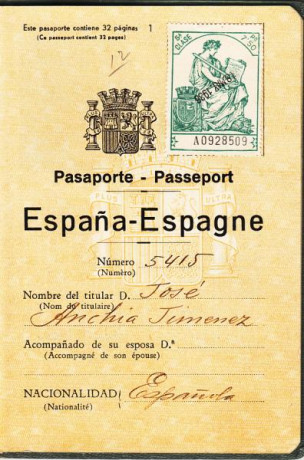  EN RECUERDO Y HOMENAJE A LOS QUE YA NO ESTÁN. 

Si pones en  GOOGLE   PASAPORTES EN LA MEMORIA  da igual 71