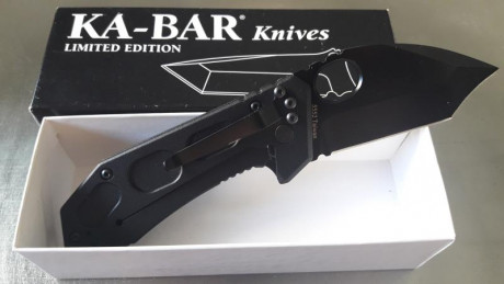 Vendo navaja kA-BAR  FIN FOLDER TANTO STR con su caja , no se a usado nunca , es una serie limitada. Tiene 02