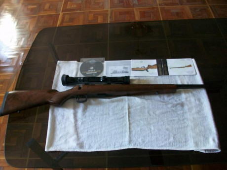 En Madrid,  vendo rifle CZ Mod. 452-2E-ZKM Varmint calibre 22 LR, con manual de instrucciones. Impecable 01