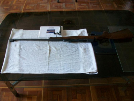 En Madrid  vendo rifle CZ Mod. 452-ZKM calibre 22 LR, con manual de instrucciones y funda de serraje. 02