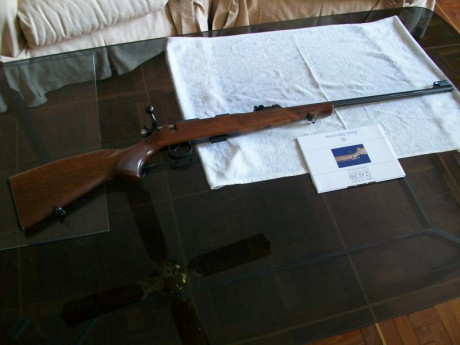 En Madrid  vendo rifle CZ Mod. 452-ZKM calibre 22 LR, con manual de instrucciones y funda de serraje. 01